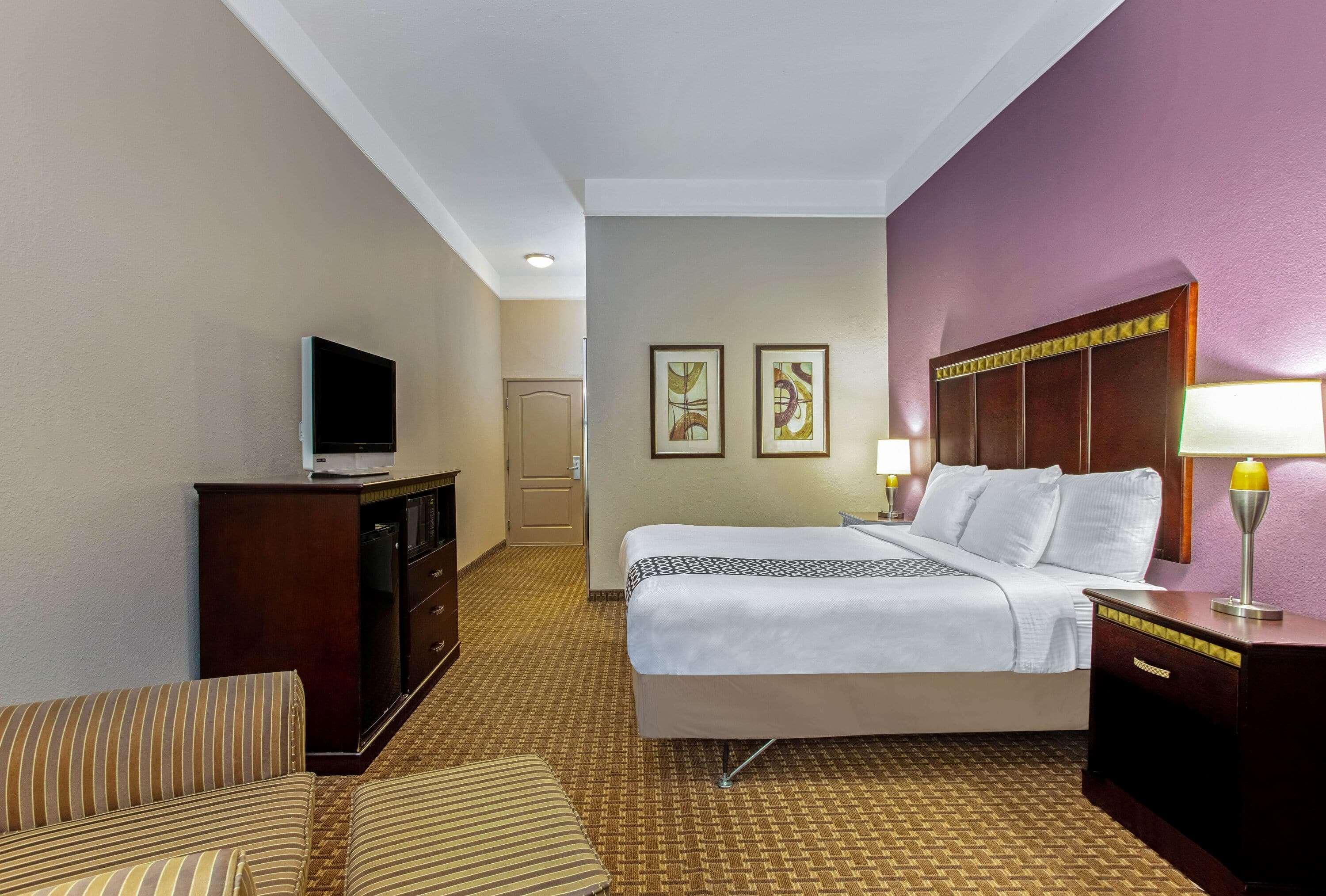 La Quinta By Wyndham Cleburne Hotel Exterior photo